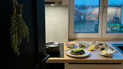 Chutná snídaně jako z kavárny: avokádový toast se špenátem a vejcem pošírovaným